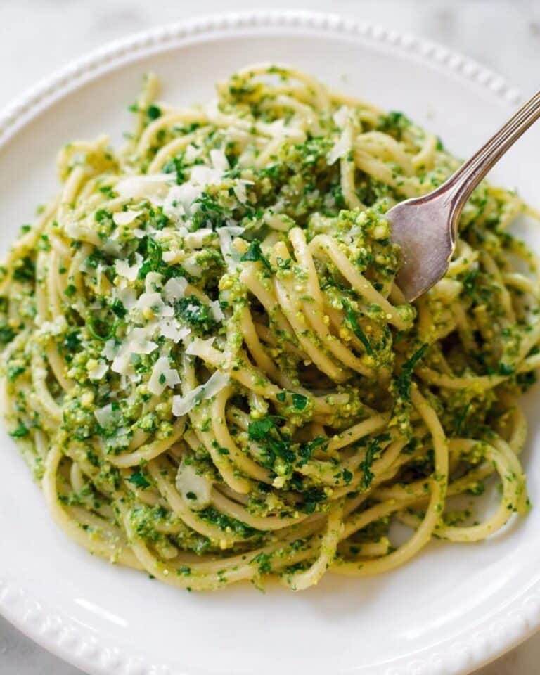 Arugula Pasta with Sun-Dried Tomatoes and Cashew Pesto Recipe